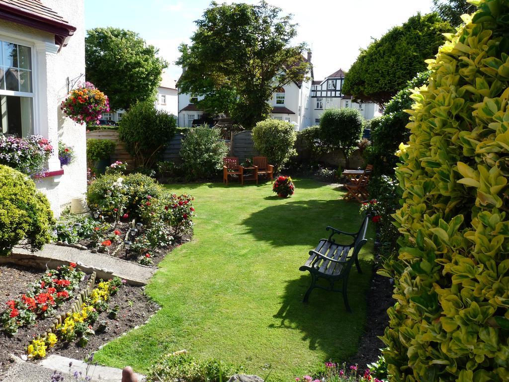 Cornerways Guest House Llandudno Exterior photo
